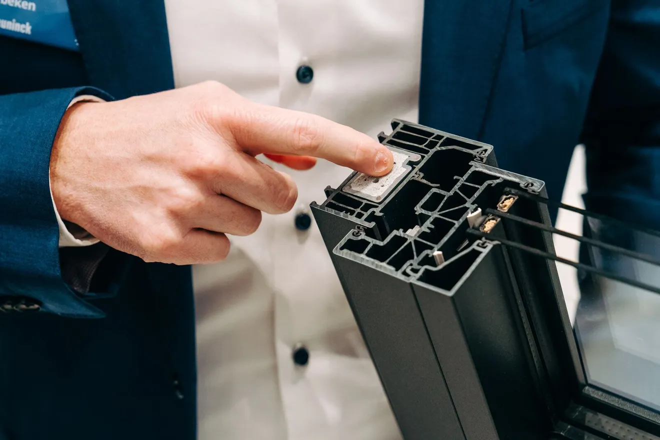 ventana aluminios GAR Serie-A98R-aluminio